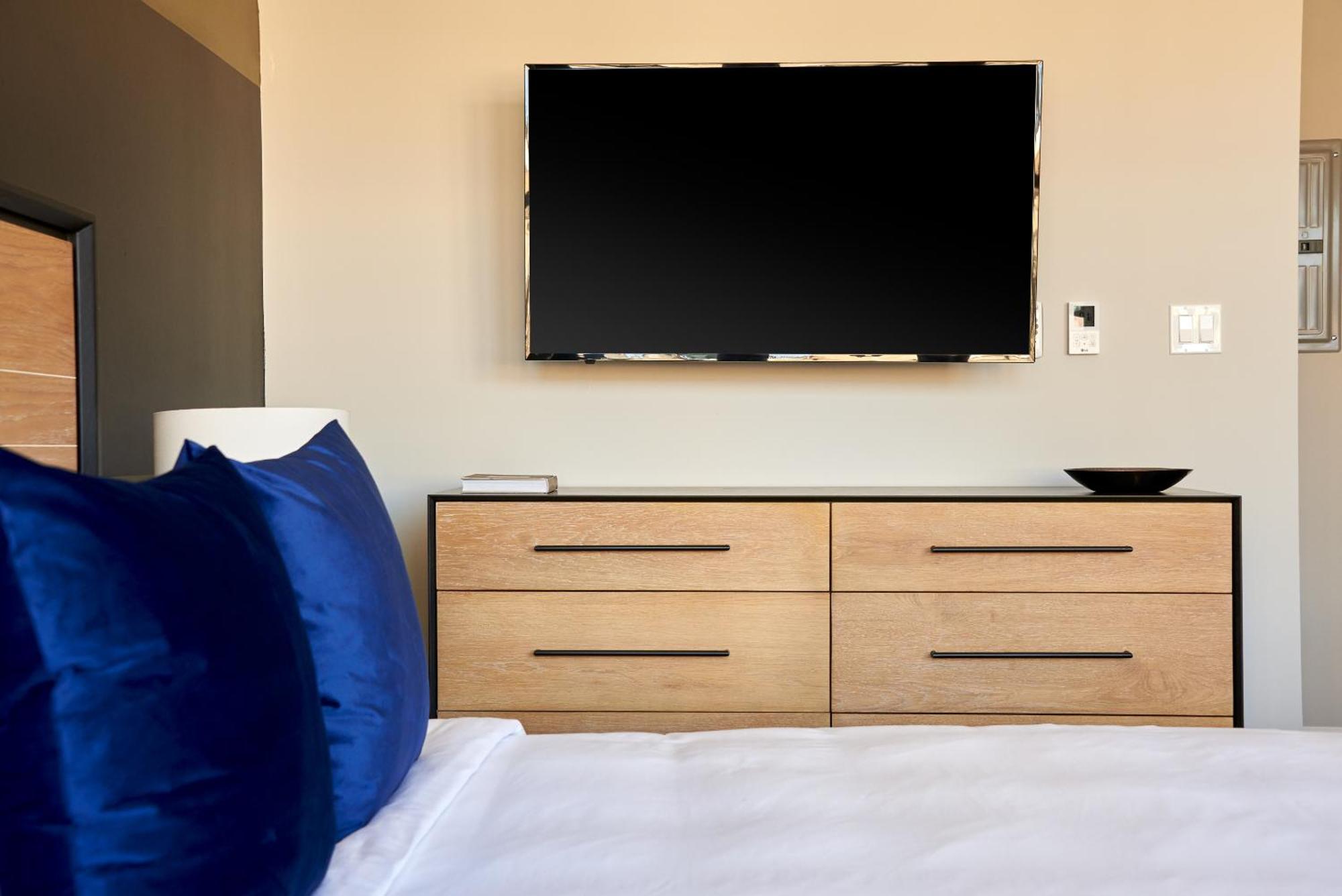 Kasa Cadillac Square Detroit Room photo