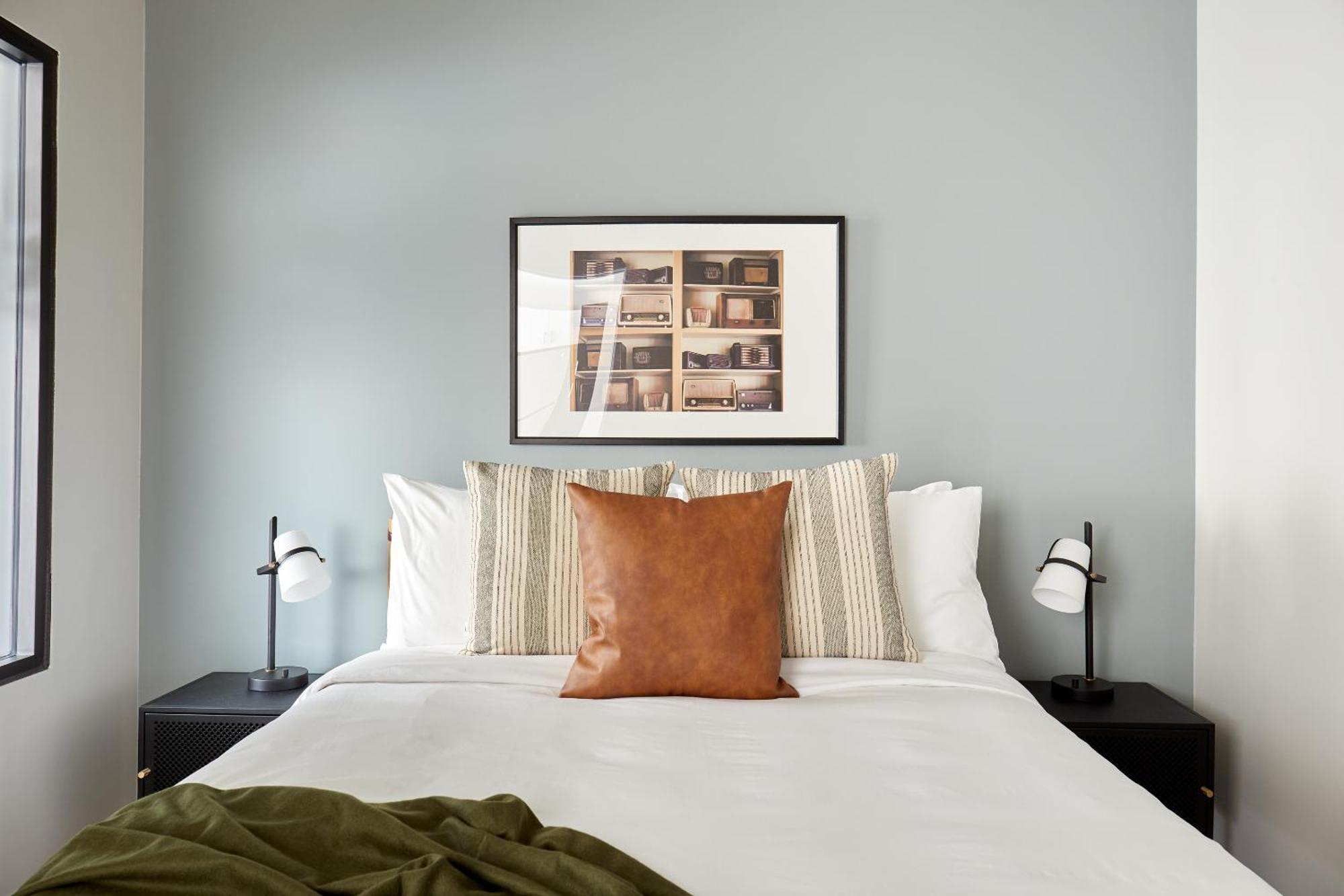 Kasa Cadillac Square Detroit Room photo
