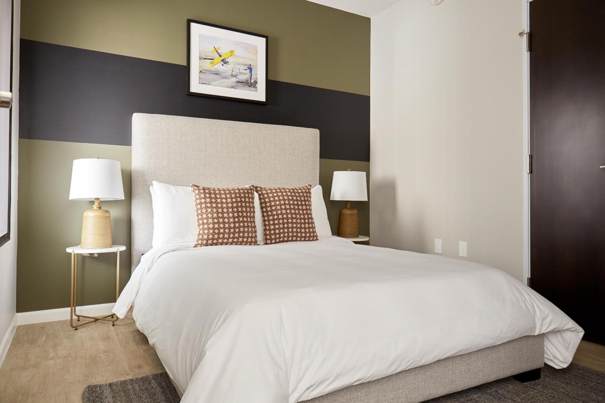 Kasa Cadillac Square Detroit Room photo